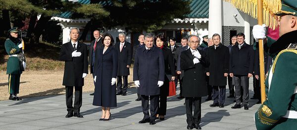 Президент Узбекистана Шавкат Мирзиёев в Южной Корее Президент Узбекистана Шавкат Мирзиёев в Южной Корее - Sputnik Ўзбекистон