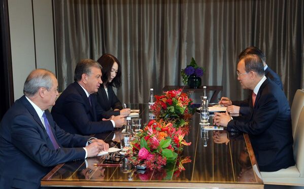 Президент Республики Узбекистан Шавкат Мирзиёев 24 ноября в Сеуле принял бывшего генерального секретаря ООН Пан Ги Муна - Sputnik Узбекистан