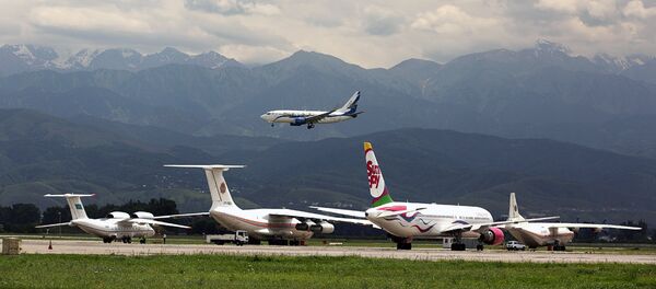 Приземление самолета компании Air Astana в аэропорту Алматы - Sputnik Ўзбекистон