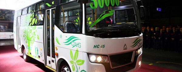 Юбилейный автомобиль ISUZU выпустил Самаркандский автозавод Юбилейный автомобиль ISUZU выпустил Самаркандский автозавод - Sputnik Ўзбекистон