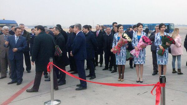 Торжественная встреча в ташкентском международном аэропорту имени Ислама Каримова самолета из Кабула - Sputnik Узбекистан