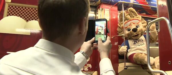 В московском метро появился поезд, посвященный истории ЧМ по футболу - Sputnik Узбекистан