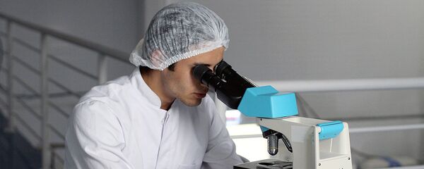 Мужчина проводит исследования - Sputnik Узбекистан