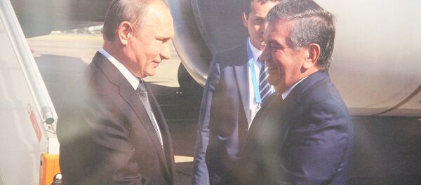 Ўзэкспомарказда Ўзбекистон ва Россия стратегик ҳамкорликка 25 йил тарихий-ҳужжатли кўргазма очилди. Ўзэкспомарказда Ўзбекистон ва Россия стратегик ҳамкорликка 25 йил тарихий-ҳужжатли кўргазма очилди. - Sputnik Ўзбекистон