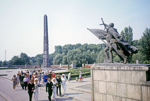 Памятник 1200 гвардейцам - Sputnik Узбекистан