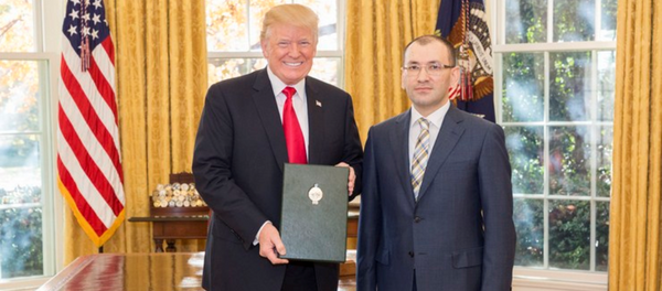 Вновь назначенный Чрезвычайный и полномочный посол Республики Узбекистан в Соединенных Штатах Америки Жавлон Вахабов вручил верительные грамоты Президенту США Дональду Трампу - Sputnik Ўзбекистон