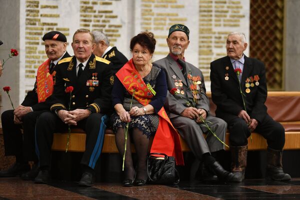 Бал Победителей в Музее Победы Бал Победителей в Музее Победы - Sputnik Узбекистан