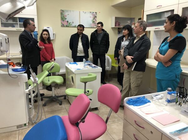 В Ташкентской международной клинике презентовали членам Ассоциации частных турорганизаций Узбекистана условия обслуживания пациентов в медучреждении - Sputnik Узбекистан