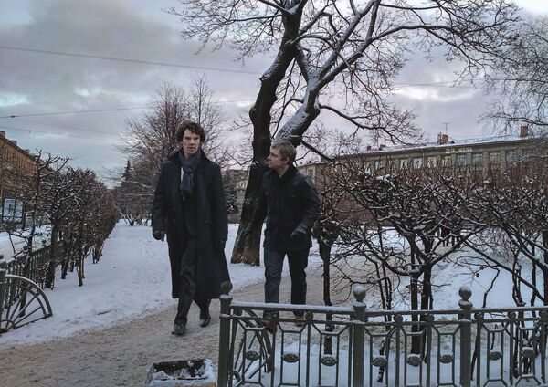 Шерлок и Ватсон прогуливаются в Петербурге - Sputnik Узбекистан