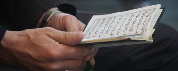 Musulmanin vo vremya molitvi - Sputnik O‘zbekiston