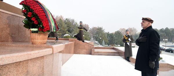 Президент Афганистана возложил цветы к монументу Независимости и гуманизма Президент Афганистана возложил цветы к монументу Независимости и гуманизма - Sputnik Узбекистан