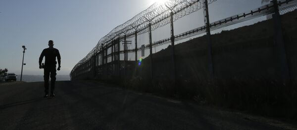 Пограничник, архивное фото Пограничник, архивное фото - Sputnik Узбекистан