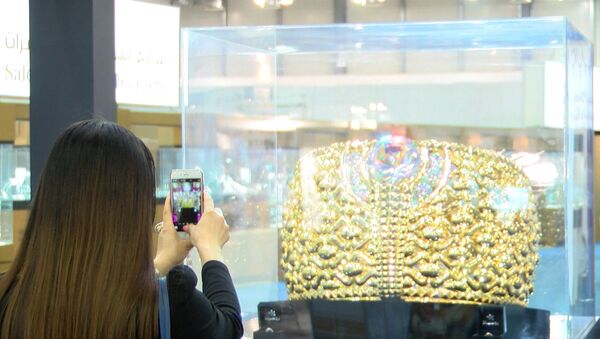 Самое тяжелое в мире золотое кольцо весом 63 кг показали в ОАЭ - Sputnik Узбекистан