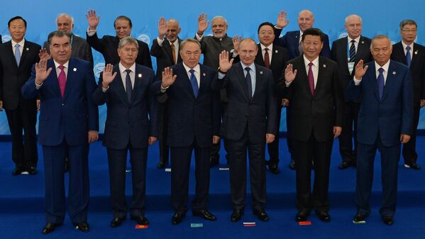 Совместное фотографирование глав государств-членов ШОС - Sputnik Узбекистан