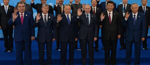 Совместное фотографирование глав государств-членов ШОС - Sputnik Узбекистан