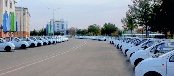 Вручение служебных автомобилей в Термезе - Sputnik Узбекистан