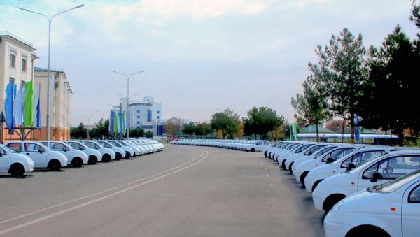 Вручение служебных автомобилей в Термезе - Sputnik Узбекистан