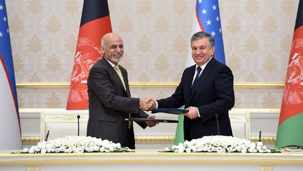 Prezident Uzbekistana Shavkat Mirziyoyev i prezident Afganistana Ashraf Gani - Sputnik O‘zbekiston