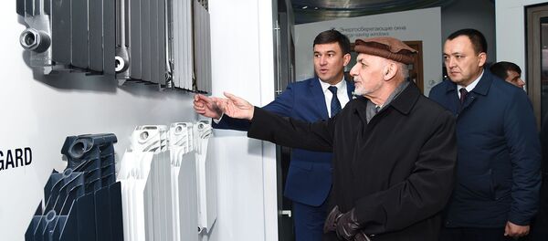 Prezident Afganistana posetil Tashkentskiy zavod selskoxozaystvennoy texniki - Sputnik O‘zbekiston