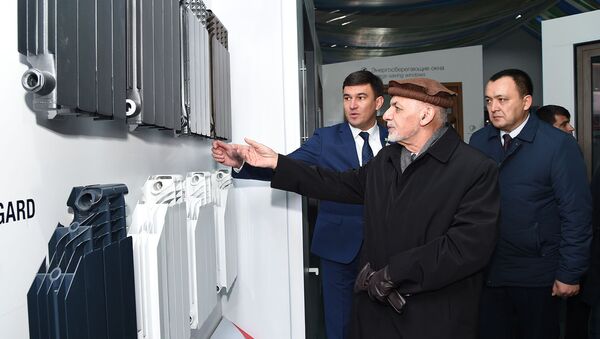 Prezident Afganistana posetil Tashkentskiy zavod selskoxozaystvennoy texniki - Sputnik O‘zbekiston