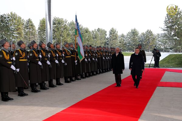 Встреча почетным караулом президента Афганистана Ашрафа Гани - Sputnik Узбекистан
