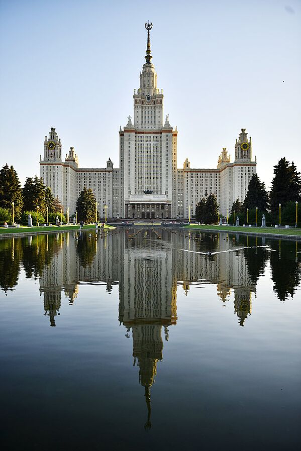 Здание Московского университета на Воробьевых горах - Sputnik Узбекистан