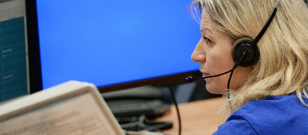 Оператор в службе оказания помощи 112 - Sputnik Узбекистан