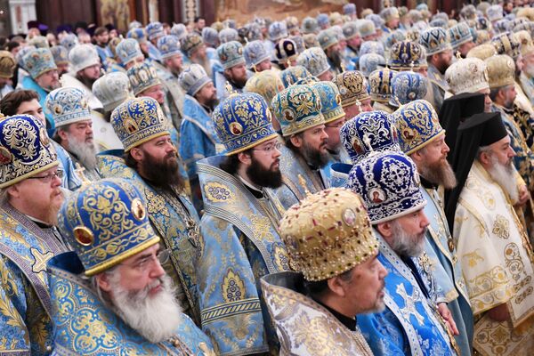 Божественная литургия в кафедральном соборном храме Христа Спасителя в Москве - Sputnik Узбекистан