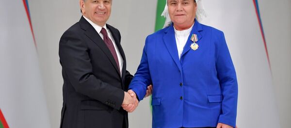 Шавкат Мирзиёев торжественно вручил награды ко Дню работников сельского хозяйства Шавкат Мирзиёев торжественно вручил награды ко Дню работников сельского хозяйства - Sputnik Ўзбекистон