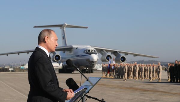 Президент РФ В. Путин посетил авиабазу Хмеймим в Сирии - Sputnik Узбекистан