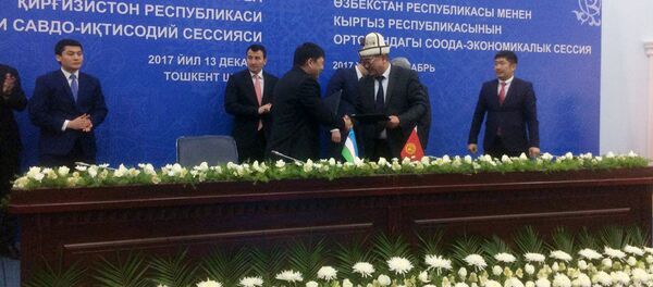 Подписание документов между Узбекистаном и Кыргызстаном Подписание документов между Узбекистаном и Кыргызстаном - Sputnik Узбекистан