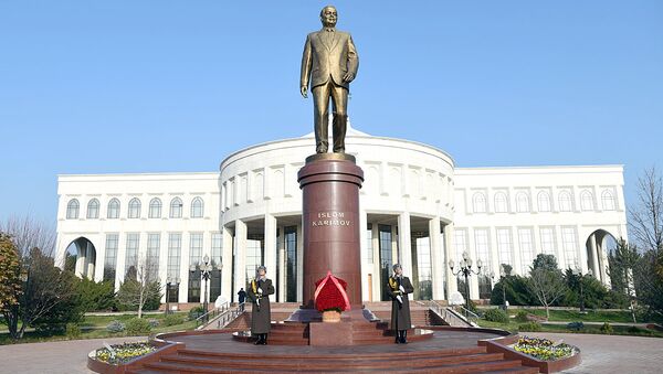 Памятник Исламу Каримову - Sputnik Ўзбекистон