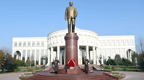 Памятник Исламу Каримову Памятник Исламу Каримову - Sputnik Узбекистан