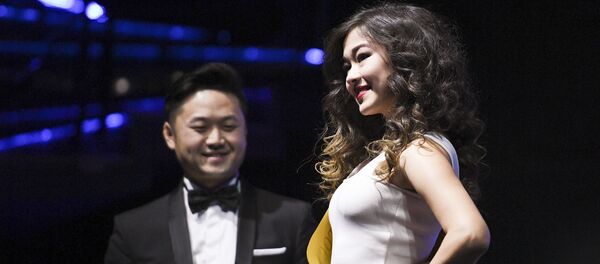 Участница на конкурсе красоты и грации Miss Asia Russia в Москве - Sputnik Узбекистан