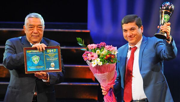 Состоялась церемония награждения лучших футболистов Узбекистана по итогам года - Sputnik Узбекистан