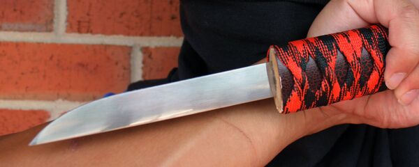 Нож в руке Нож в руке - Sputnik Ўзбекистон