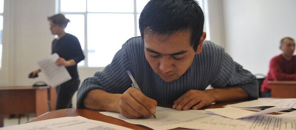 Ekzamen po russkomu yaziku dlya inostrannix grajdan - Sputnik O‘zbekiston