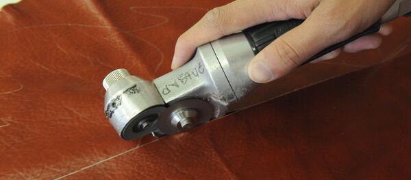 Раскрой кожи и ткани - Sputnik Узбекистан