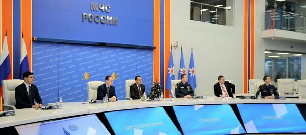 В рамках двустороннего сотрудничества с МЧС России министр по чрезвычайным ситуациям Узбекистана Рустам Джураев прибыл в Москву В рамках двустороннего сотрудничества с МЧС России министр по чрезвычайным ситуациям Узбекистана Рустам Джураев прибыл в Москву - Sputnik Узбекистан