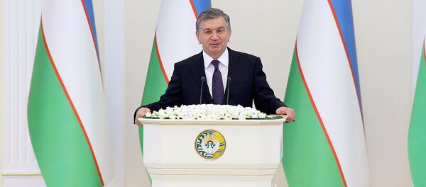 Шавкат Мирзиёев во время выступления перед депутатами Олий Мажлиса Шавкат Мирзиёев во время выступления перед депутатами Олий Мажлиса - Sputnik Узбекистан