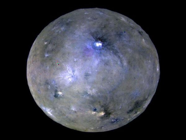 Карликовая планета Церера, снятая космическим аппаратом Dawn - Sputnik Узбекистан