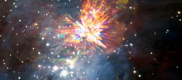 Столкновение двух новорожденных звезд в гигантских звездных яслях в созвездии Ориона - Sputnik Узбекистан