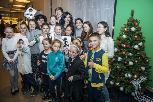 Прима-балерина Санкт-Петербургского государственного академического театра балета Бориса Эйфмана Любовь Андреева встретилась с участниками проекта Ты супер! Танцы Прима-балерина Санкт-Петербургского государственного академического театра балета Бориса Эйфмана Любовь Андреева встретилась с участниками проекта Ты супер! Танцы - Sputnik Узбекистан