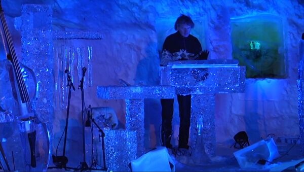 Норвежский музыкант играет на инструментах из речного и озерного льда - Sputnik Узбекистан