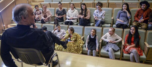 Валерий Гергиев встретился с участниками проекта Ты супер! Танцы - Sputnik Узбекистан