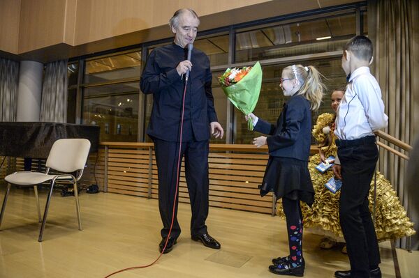 Валерий Гергиев встретился с участниками проекта Ты супер! Танцы  - Sputnik Узбекистан