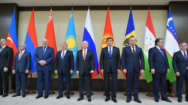 Президент РФ В. Путин принял участие в неформальной встрече глав государств СНГ - Sputnik Узбекистан