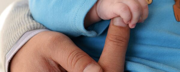 Родители с ребенком Родители с ребенком - Sputnik Ўзбекистон