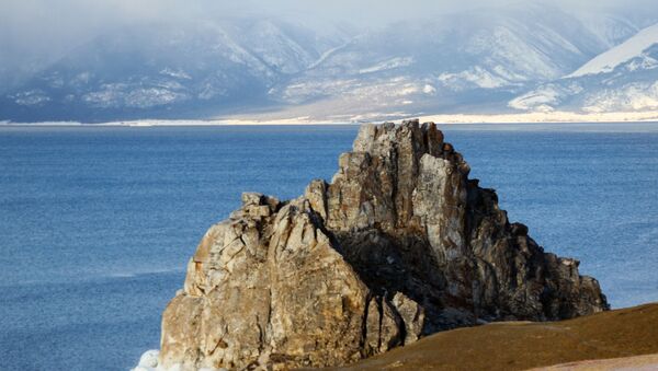 Мыс Бурхан на острове Ольхон на Байкале - Sputnik Узбекистан