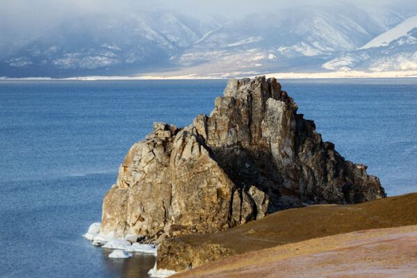 Мыс Бурхан на острове Ольхон на Байкале - Sputnik Узбекистан
